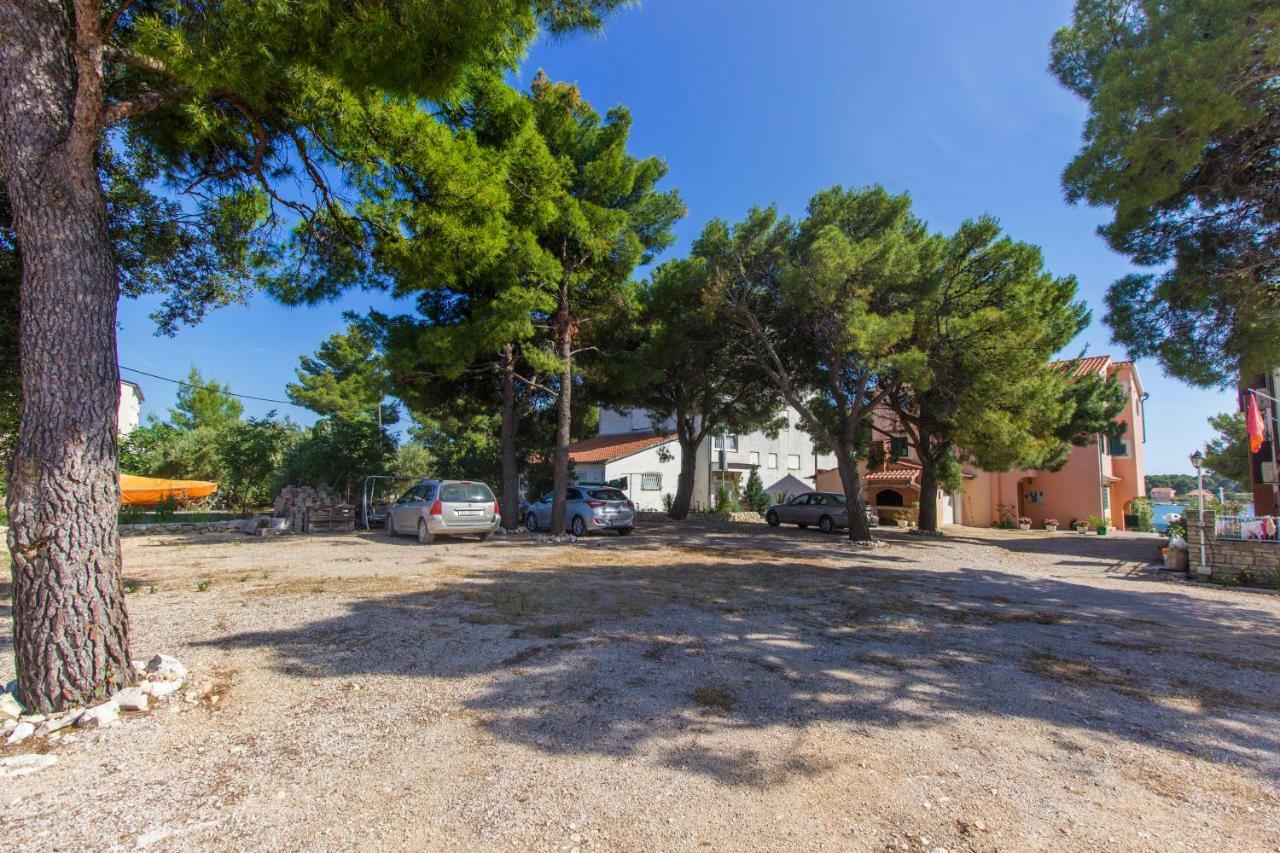 Villa Bozena Brodarica  Luaran gambar